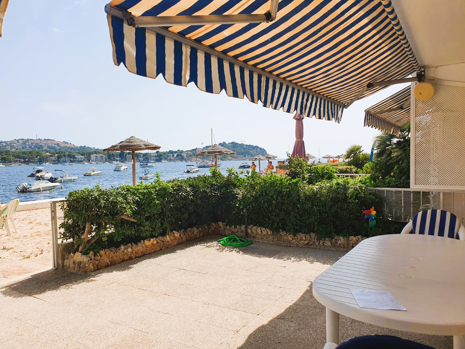 Santa Ponsa: Apartamento con acceso directo al mar