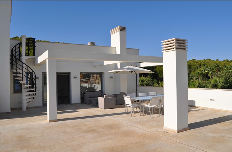 Paguera: Ático moderno con gran terraza a poca distancia de la playa
