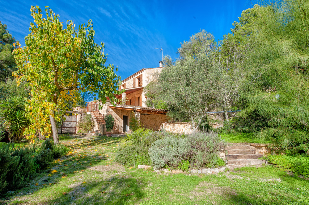 Spacious Finca with Pool in S’Arraco
