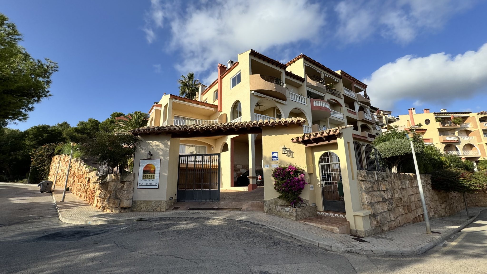 Unique opportunity to purchase a top renovated sea view apartment
